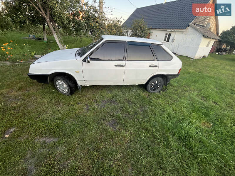 Хэтчбек ВАЗ / Lada 2109 1999 в Славуте