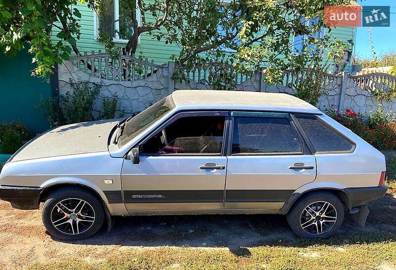 Хетчбек ВАЗ / Lada 2109 2003 в Золочеві