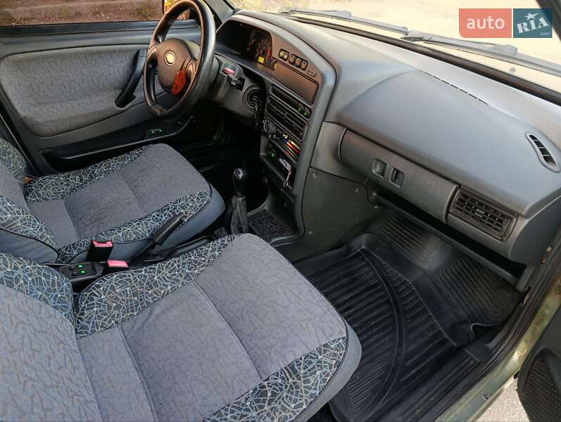 Хэтчбек ВАЗ / Lada 2109 2008 в Новониколаевке