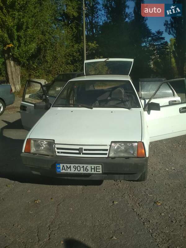 Хэтчбек ВАЗ 2109 1995 в  фото Хэтчбек ВАЗ 2109 1995 в