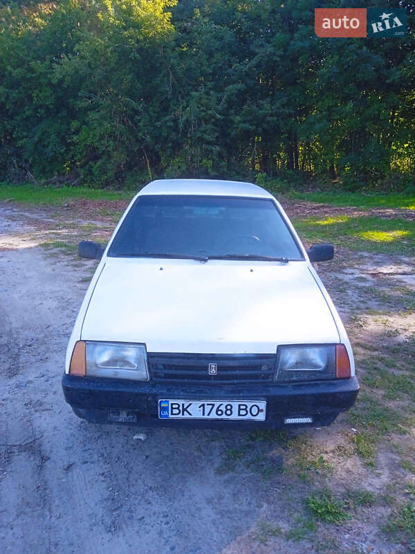 Хэтчбек ВАЗ / Lada 2109 2000 в Дубно