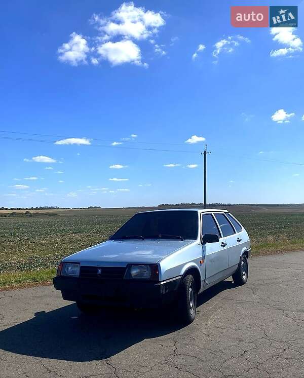 Хэтчбек ВАЗ / Lada 2109 2003 в Новоархангельске