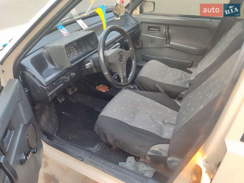 Хэтчбек ВАЗ / Lada 2109 1993 в Городке