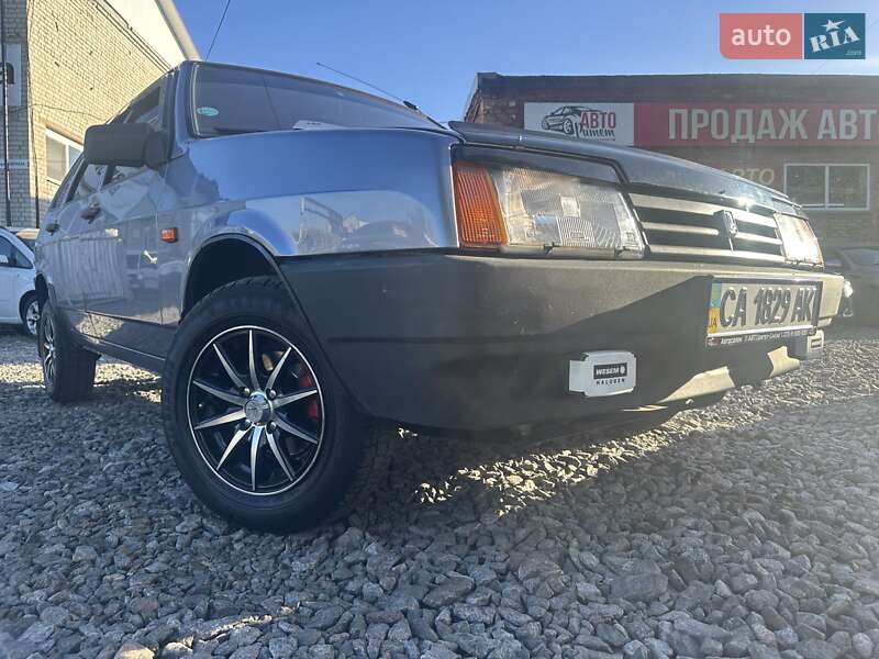 Хэтчбек ВАЗ / Lada 2109 2006 в Смеле