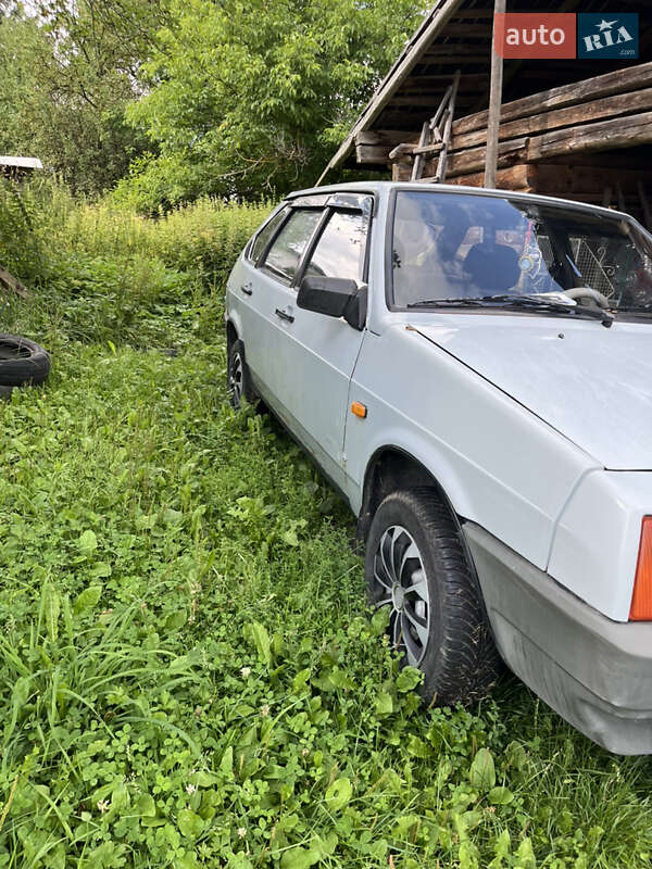 Хэтчбек ВАЗ / Lada 2109 1991 в Стрелках фото 5 Хэтчбек ВАЗ / Lada 2109 1991 в Стрелках