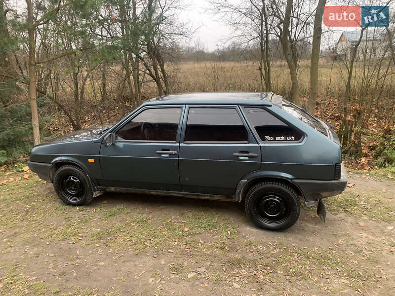 Хэтчбек ВАЗ / Lada 2109 2004 в Бобрке