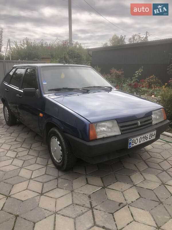 Хэтчбек ВАЗ / Lada 2109 2004 в Остроге