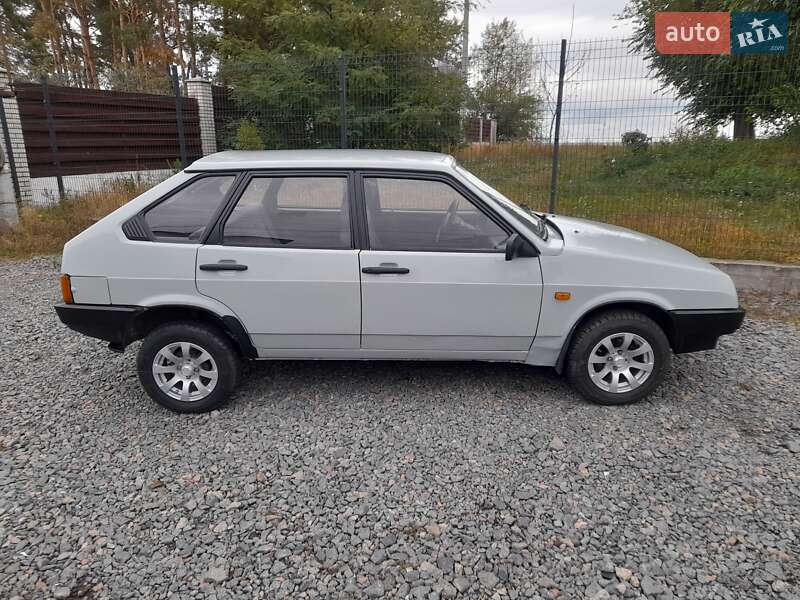 Хетчбек ВАЗ / Lada 2109 1990 в Києві фото 3 Хетчбек ВАЗ / Lada 2109 1990 в Києві