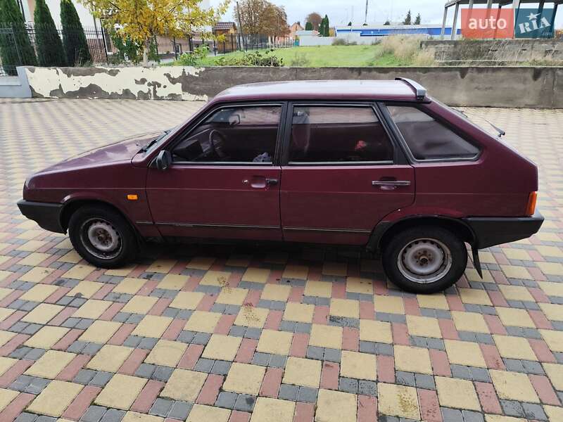 Хэтчбек ВАЗ 2109 1998 в 