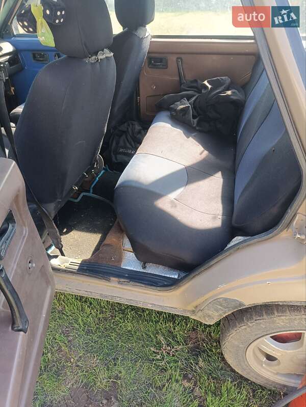 Хэтчбек ВАЗ / Lada 2109 1988 в Сарате фото 2 Хэтчбек ВАЗ / Lada 2109 1988 в Сарате