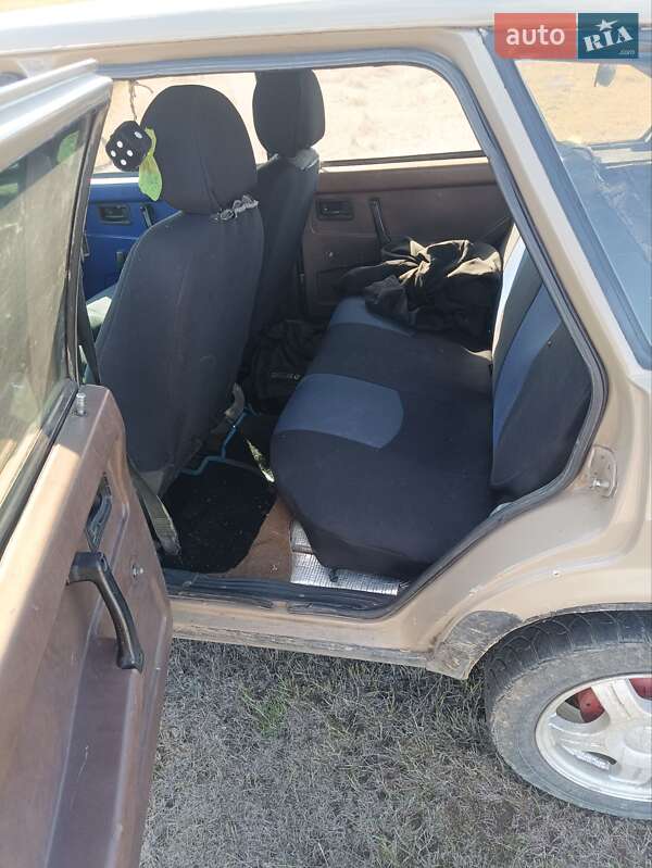 Хэтчбек ВАЗ / Lada 2109 1988 в Сарате фото 11 Хэтчбек ВАЗ / Lada 2109 1988 в Сарате