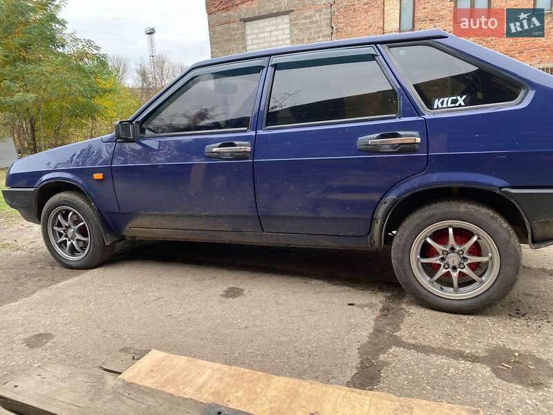 Хетчбек ВАЗ 2109 2004 в  фото Хетчбек ВАЗ 2109 2004 в