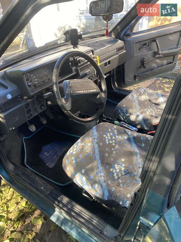 Хэтчбек ВАЗ / Lada 2109 2001 в Заставной фото 5 Хэтчбек ВАЗ / Lada 2109 2001 в Заставной