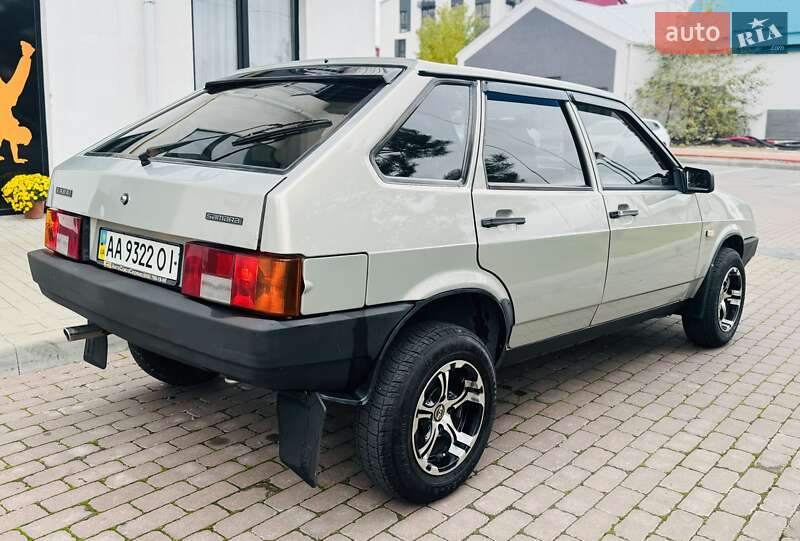 Хэтчбек ВАЗ / Lada 2109 2006 в Белогородке
