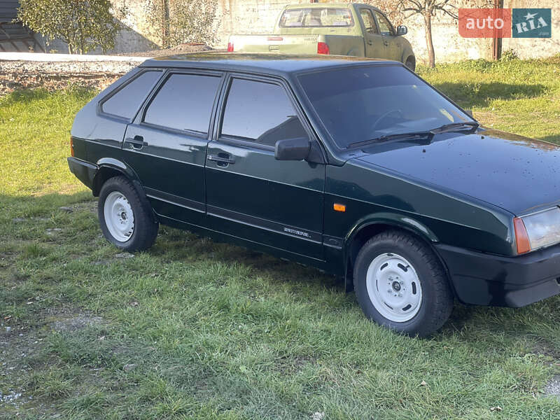 Хэтчбек ВАЗ / Lada 2109 2002 в Львове