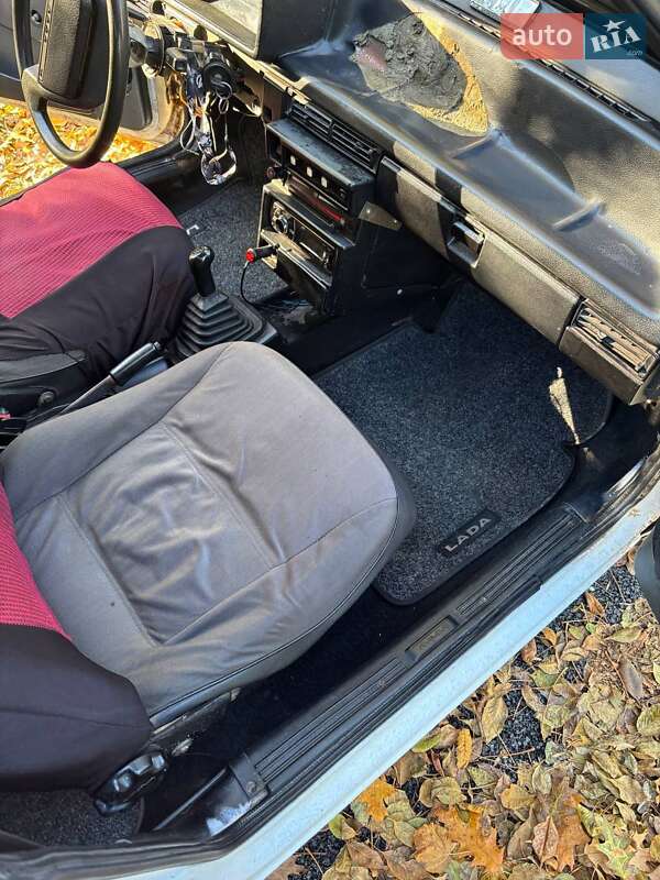 Хэтчбек ВАЗ / Lada 2109 1993 в Зборове фото 12 Хэтчбек ВАЗ / Lada 2109 1993 в Зборове
