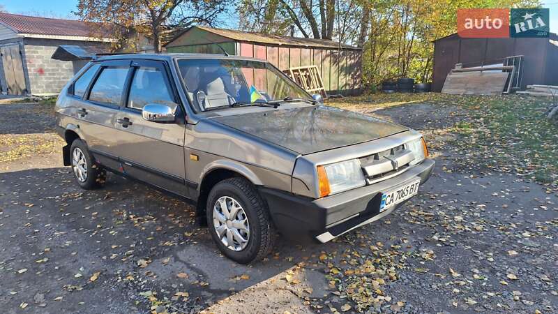 Хэтчбек ВАЗ / Lada 2109 1991 в Смеле фото Хэтчбек ВАЗ / Lada 2109 1991 в Смеле