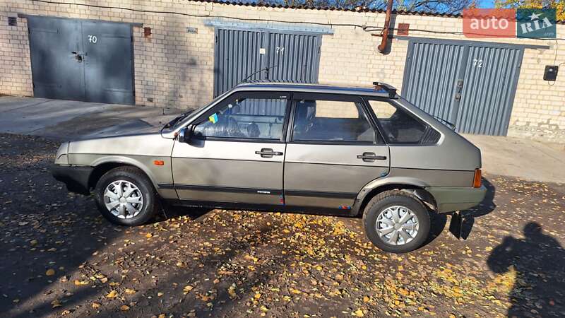 Хэтчбек ВАЗ / Lada 2109 1991 в Смеле фото 10 Хэтчбек ВАЗ / Lada 2109 1991 в Смеле