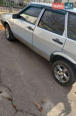 Хетчбек ВАЗ / Lada 2109 2004 в Синельниковому