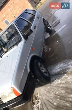 Хетчбек ВАЗ 2109 2003 в Сторожинці