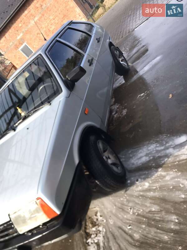 ВАЗ / Lada 2109 2003 ВАЗ / Lada 2109 2003