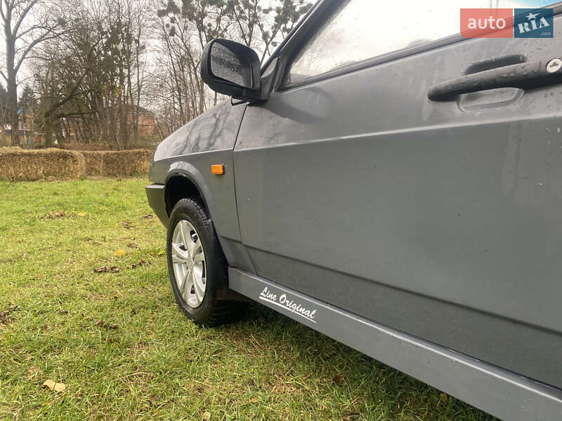 Хэтчбек ВАЗ / Lada 2109 2002 в Калиновке фото 8 Хэтчбек ВАЗ / Lada 2109 2002 в Калиновке