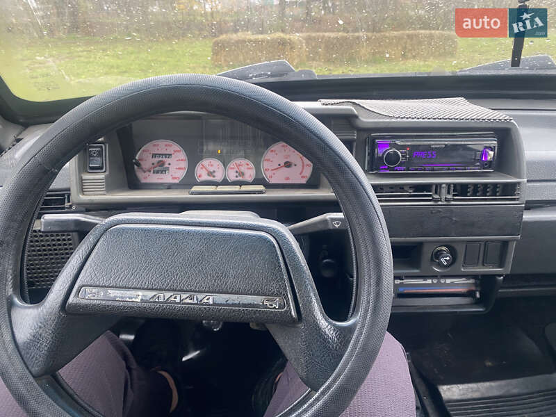 Хэтчбек ВАЗ / Lada 2109 2002 в Калиновке фото 12 Хэтчбек ВАЗ / Lada 2109 2002 в Калиновке