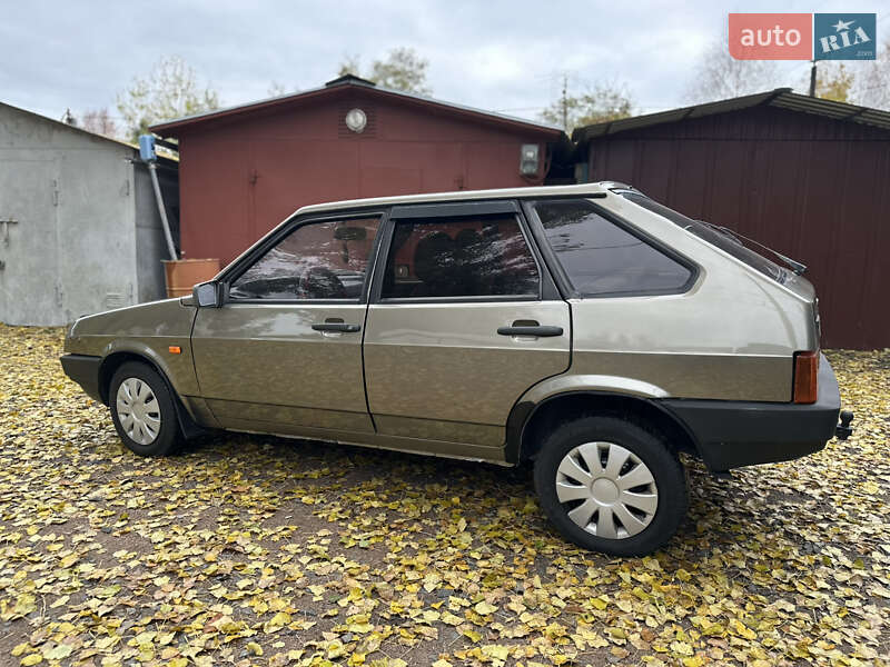 Хетчбек ВАЗ / Lada 2109 2001 в Рівному фото 15 Хетчбек ВАЗ / Lada 2109 2001 в Рівному