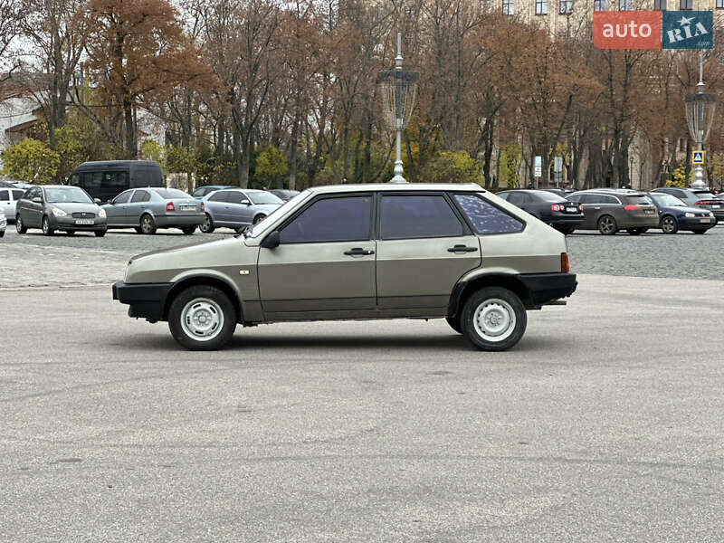 Хэтчбек ВАЗ / Lada 2109 2002 в Харькове
