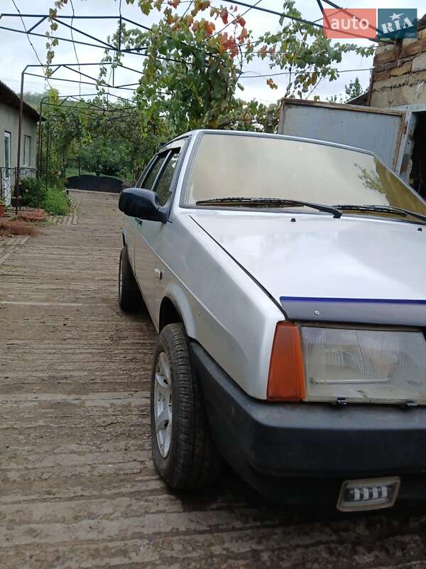 Хэтчбек ВАЗ / Lada 2109 2001 в Белгороде-Днестровском фото 7 Хэтчбек ВАЗ / Lada 2109 2001 в Белгороде-Днестровском