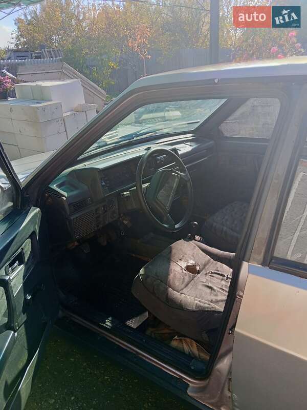 Хэтчбек ВАЗ / Lada 2109 2000 в Николаеве