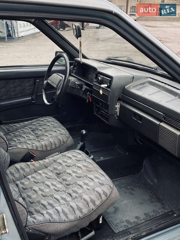 Хетчбек ВАЗ / Lada 2109 2002 в Валках фото 8 Хетчбек ВАЗ / Lada 2109 2002 в Валках