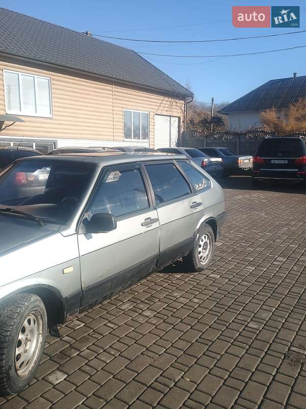 Хэтчбек ВАЗ / Lada 2109 1996 в Черновцах
