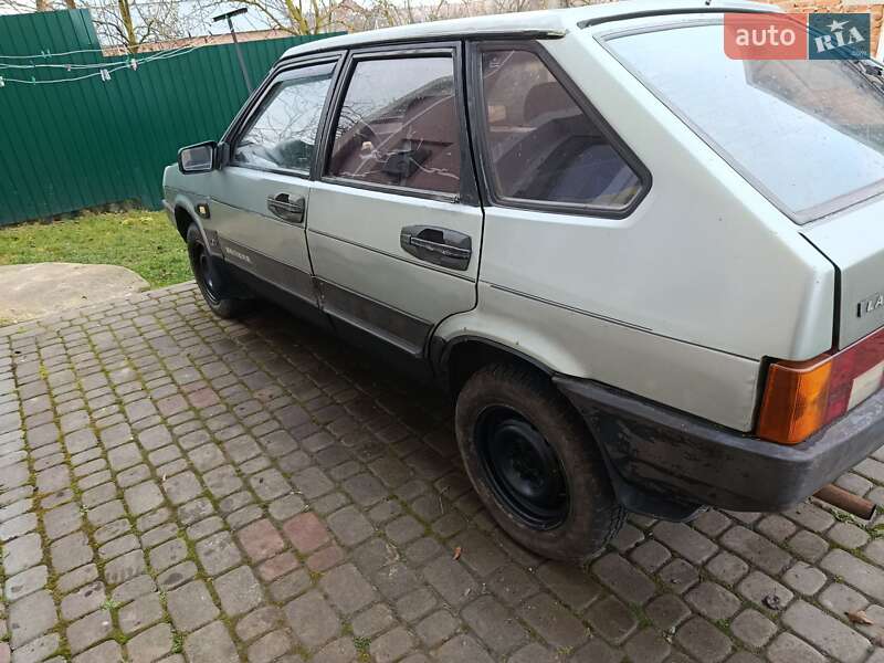 Хэтчбек ВАЗ / Lada 2109 1993 в Львове фото 3 Хэтчбек ВАЗ / Lada 2109 1993 в Львове