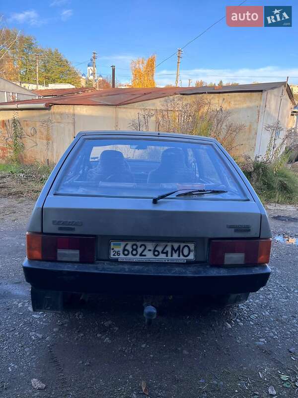 Хетчбек ВАЗ / Lada 2109 1993 в Чернівцях фото 3 Хетчбек ВАЗ / Lada 2109 1993 в Чернівцях