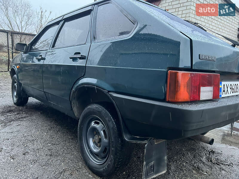 Хэтчбек ВАЗ / Lada 2109 2004 в Харькове