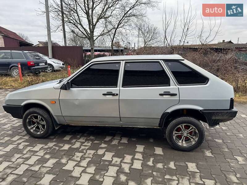 Хетчбек ВАЗ / Lada 2109 2004 в Звягелі