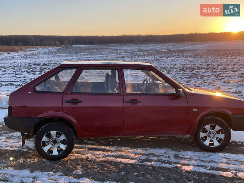 Хэтчбек ВАЗ / Lada 2109 2004 в Луцке фото 6 Хэтчбек ВАЗ / Lada 2109 2004 в Луцке