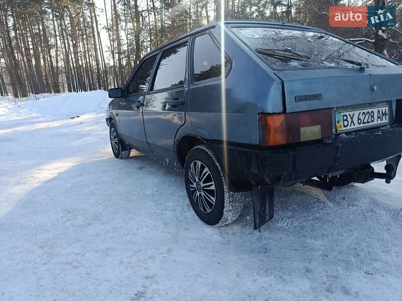 Хэтчбек ВАЗ / Lada 2109 2001 в Остроге