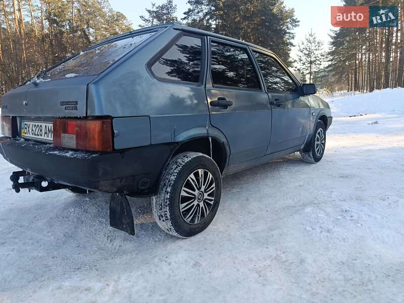 Хэтчбек ВАЗ / Lada 2109 2001 в Остроге