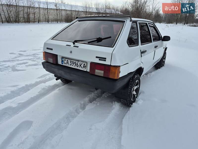 Хэтчбек ВАЗ / Lada 2109 2001 в Умани