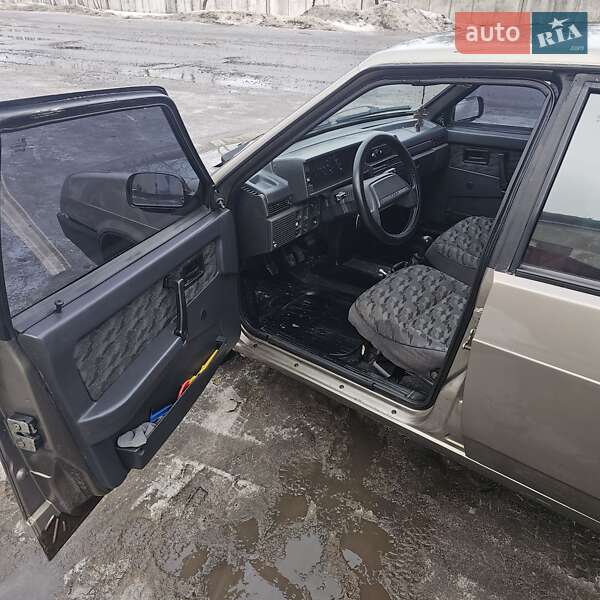 Хэтчбек ВАЗ / Lada 2109 2002 в Слобожанском фото 16 Хэтчбек ВАЗ / Lada 2109 2002 в Слобожанском