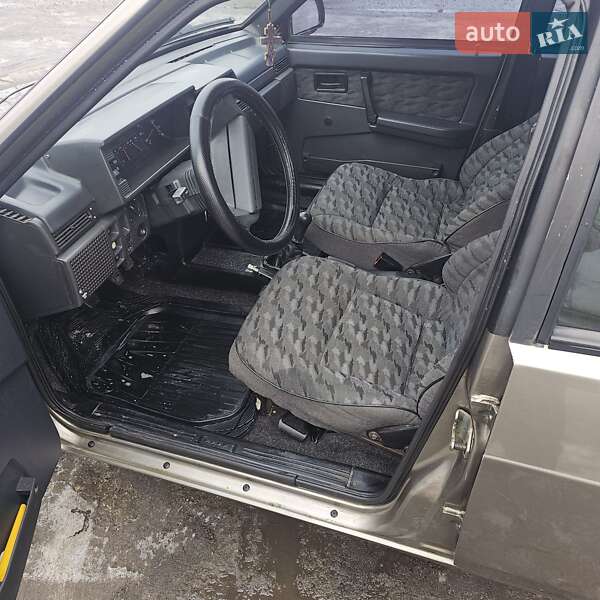 Хэтчбек ВАЗ / Lada 2109 2002 в Слобожанском фото 15 Хэтчбек ВАЗ / Lada 2109 2002 в Слобожанском