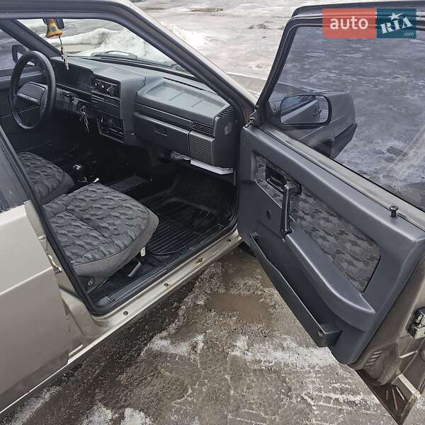 Хэтчбек ВАЗ / Lada 2109 2002 в Слобожанском фото 10 Хэтчбек ВАЗ / Lada 2109 2002 в Слобожанском