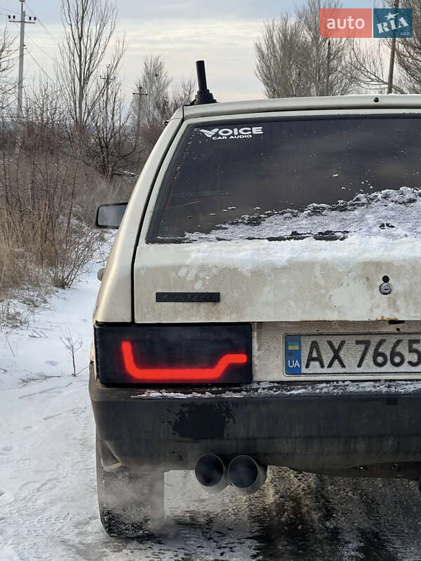 Хэтчбек ВАЗ / Lada 2109 1991 в Славянске фото Хэтчбек ВАЗ / Lada 2109 1991 в Славянске