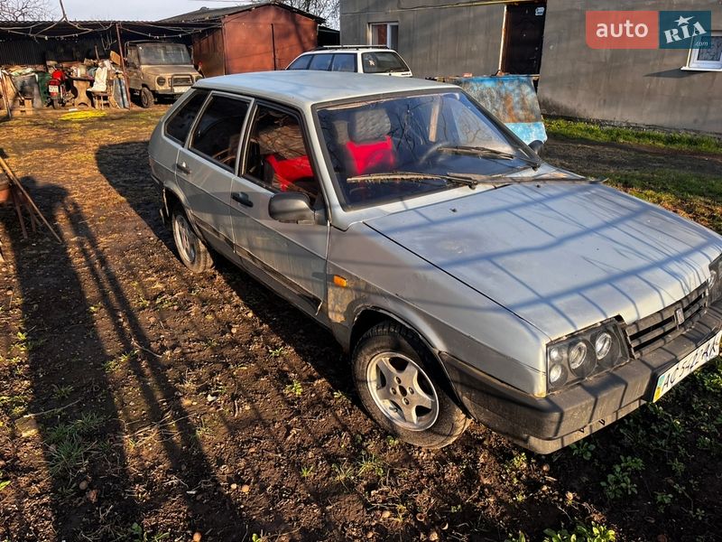 Хэтчбек ВАЗ / Lada 2109 2002 в Луцке