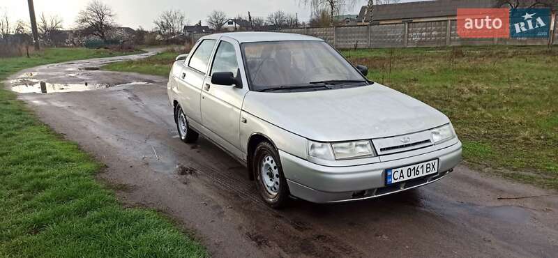 Седан ВАЗ / Lada 2110 2004 в Корсуне-Шевченковском