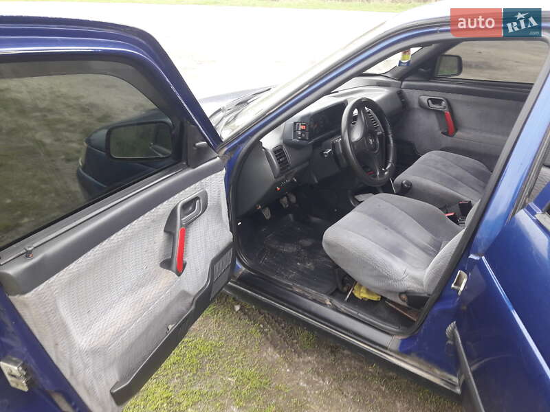 Седан ВАЗ / Lada 2110 2003 в Белогорье фото 3 Седан ВАЗ / Lada 2110 2003 в Белогорье