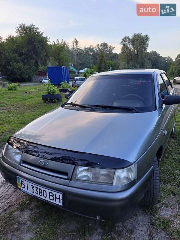 Седан ВАЗ 2110 2004 в 