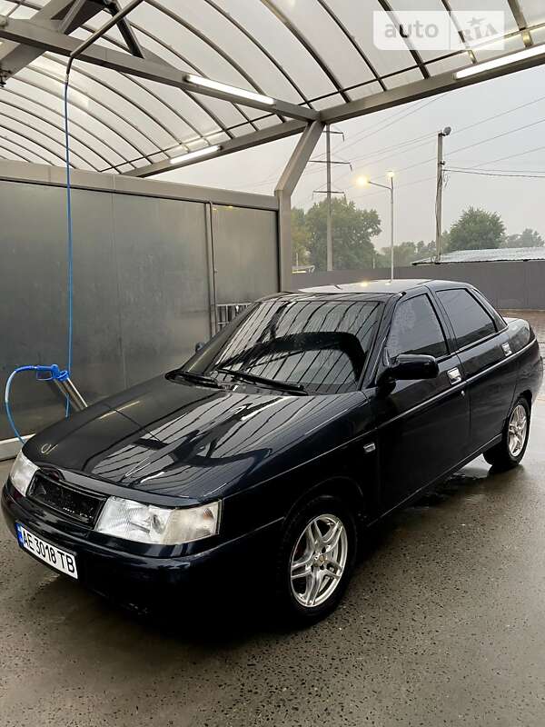 Седан ВАЗ 2110 2004 в 